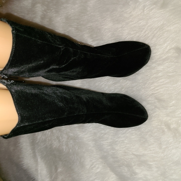 Scene Size 9 Black Velvet Calf High Boots With Jeweled Design - Picture 2 of 10